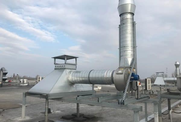 Székesfehérvárの工場のテンパー炉の空気抽出